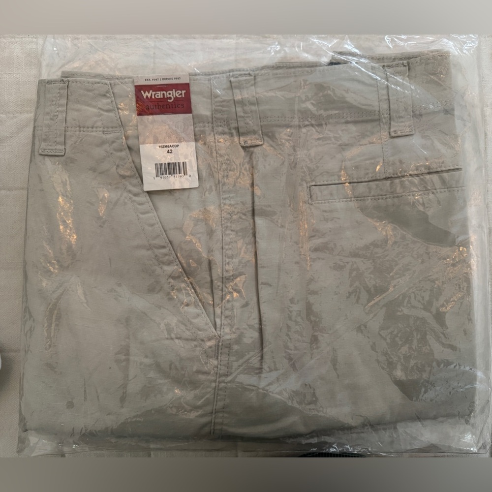 Men’s Wrangler Authentics Stretch Cargo Short Size 42 - Picture 8 of 9